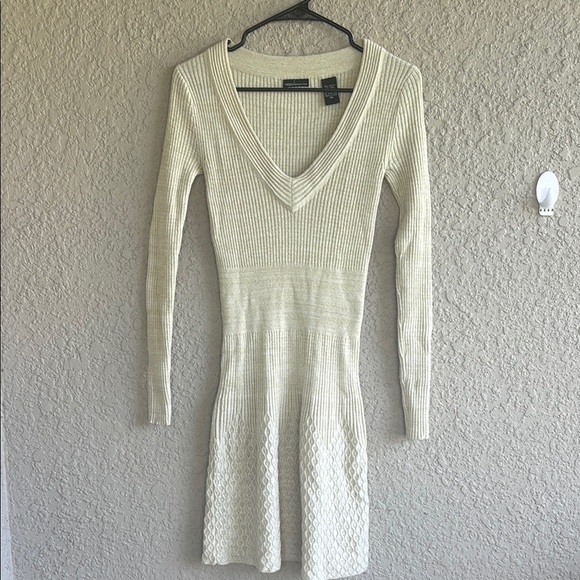 Moda International Ivory V-Neck Sweater - Picture 2 of 10